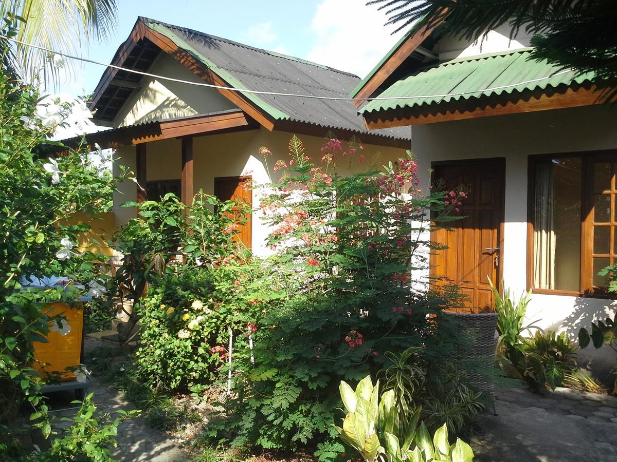 Arnel Bungalows Senggigi Exteriör bild